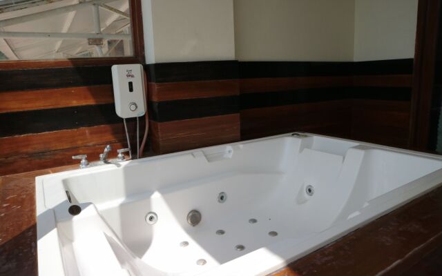 Rainforest Beach Hotel