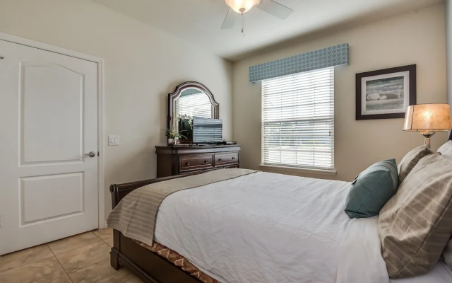 Townhome W/private Pool & Free On-site Water Park!