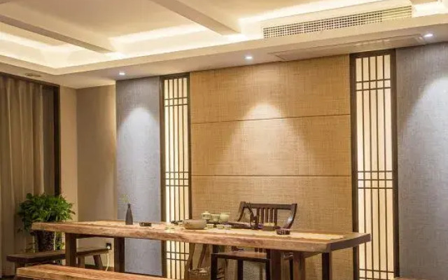 Taizhou Laoliangfang Shengpin Holiday Yishu Hotel