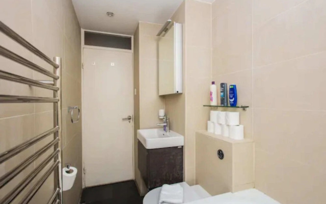 Spacious Central 3 Bedroom Apartment in Old Street