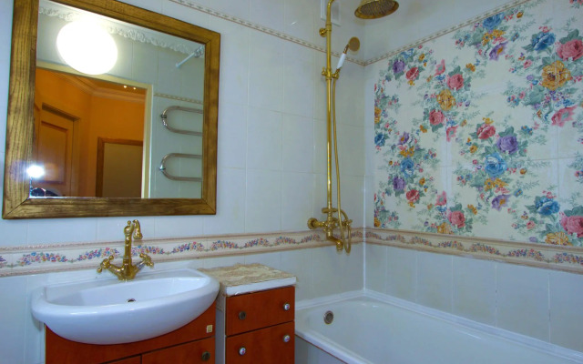 The apartment is available on 3rd Frunzenskaya