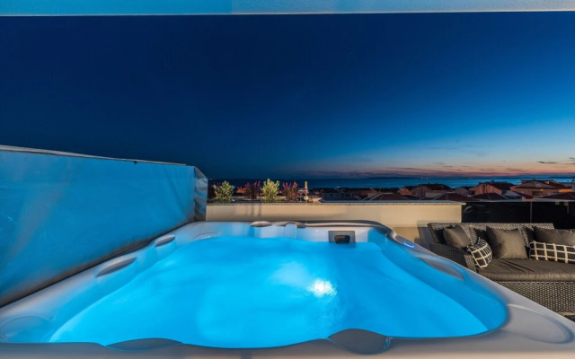 Villa Magnifica Penthouse with Jacuzzi