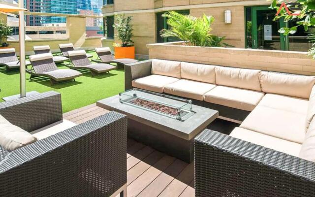 ENVITAE 2BR Vibrant High-Rise Penthouse