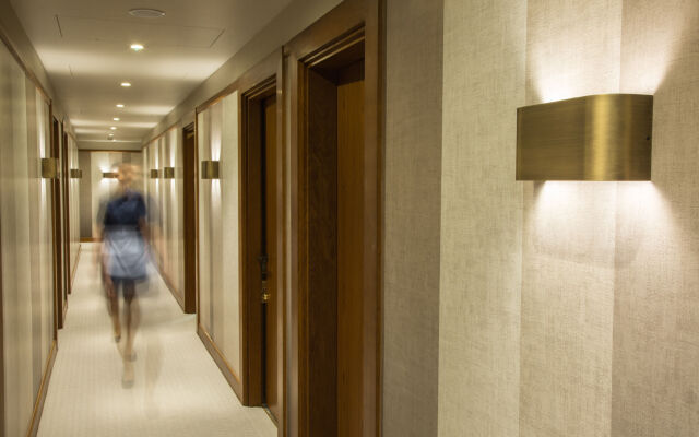 Devonshire Club & Hotel