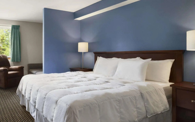 Days Inn by Wyndham Lacey Olympia Area