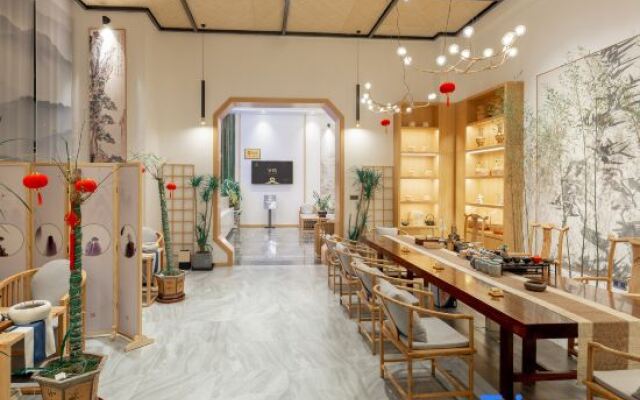 Zhuyouhui·LOFT Hotel (Guiyang Guanshanhu North High-speed Railway Station)