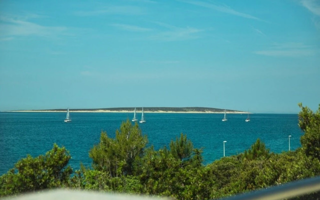 UGA - Perfect Location - A2 - Vito