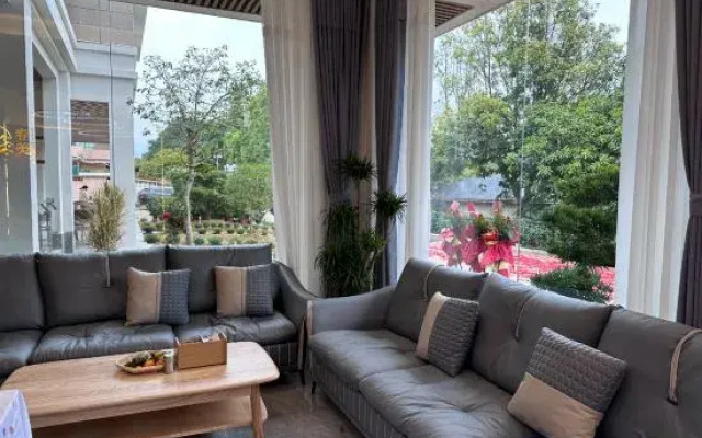 Qingyuan Chunmei Banshan Hot Spring Homestay