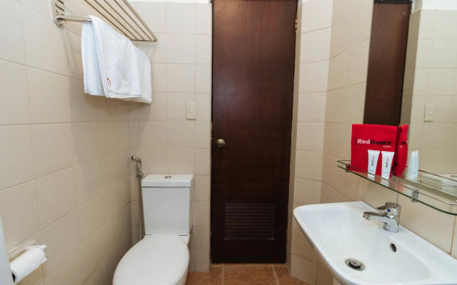 RedDoorz @ San Antonio Makati