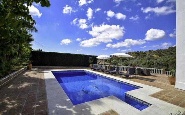 14177- Exquisite villa near beach! Heated pool*
