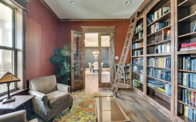 Spacious Lake Charles Craftsman - Pet Friendly!