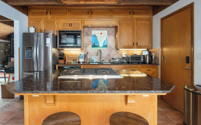 Happy Days Retreat With Private Pool!