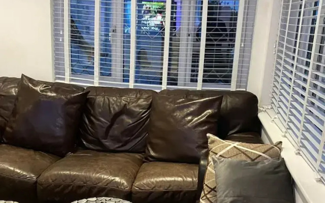 Charming 3-bed Apartment in London