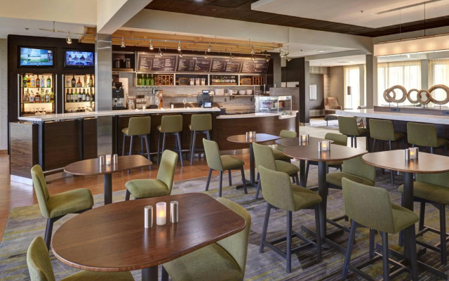 Courtyard by Marriott Indianapolis Airport