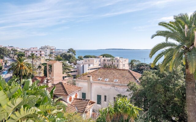 Premium Holiday Home in Cannes la Bocca With Swimming Pool
