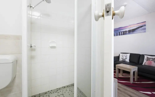 Studio 412 - ocean and sunset views on a budget