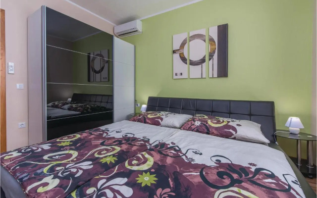 Holiday home Kastelir 50 with Outdoor Swimmingpool