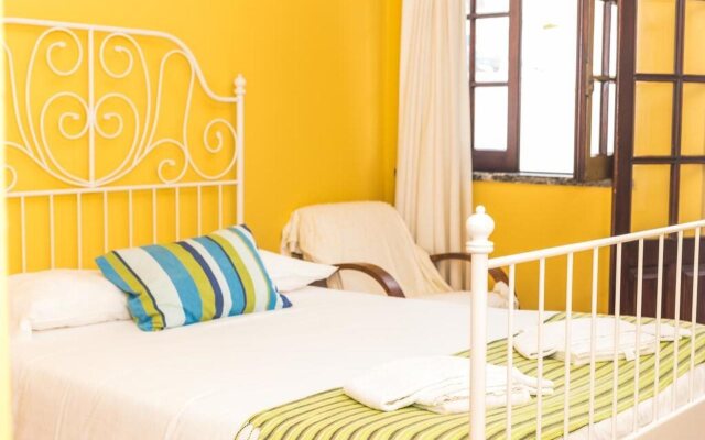 Ericeira Chill Hill Hostel & Private Rooms - Peach Garden