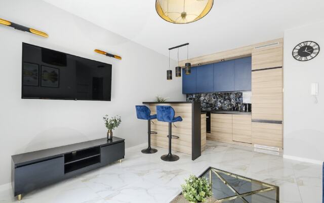 Lumina apartment on Drewnowska
