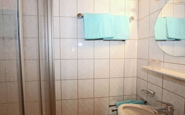 Apartment In Uderns With Balcony Cot Heating Parking
