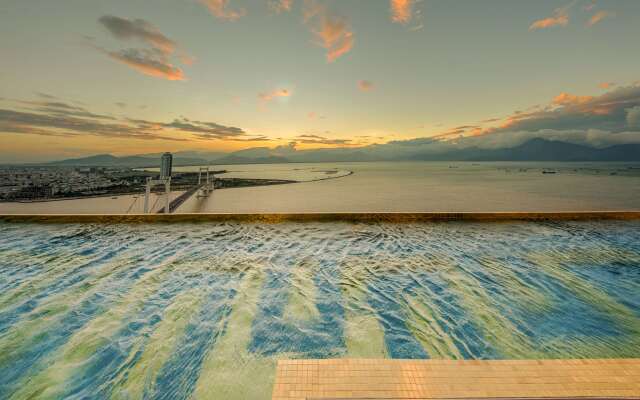 Wyndham Danang Golden Bay