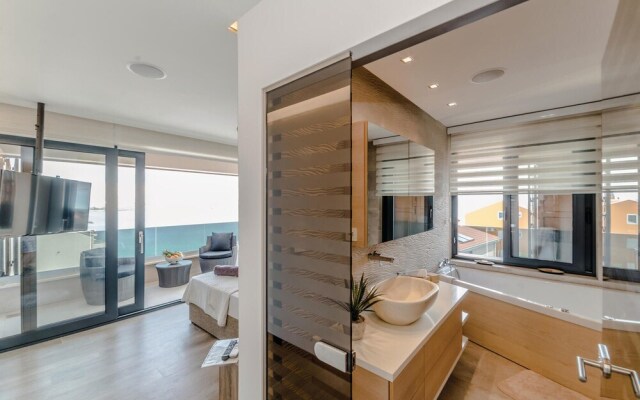 Nice Home in Pag with Hot Tub, WiFi & Sauna