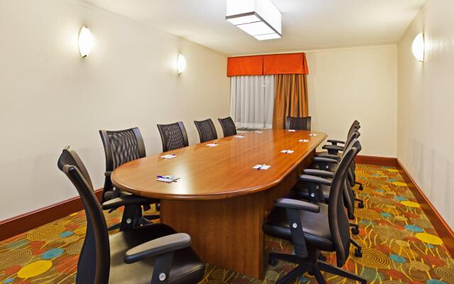 Holiday Inn Express & Suites Greensboro-(I-40 Wendover) by IHG