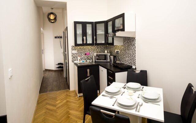 Black & White Apartment by Wenceslas Sq.