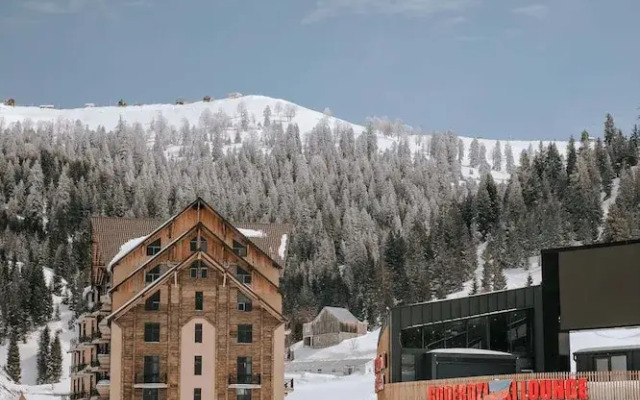 Ire Palace