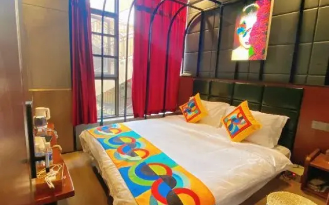 Zhaotong Yuting Lanshe Homestay (Shenggenshanshui Branch)