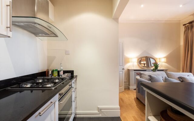 Lamont Street Apartment