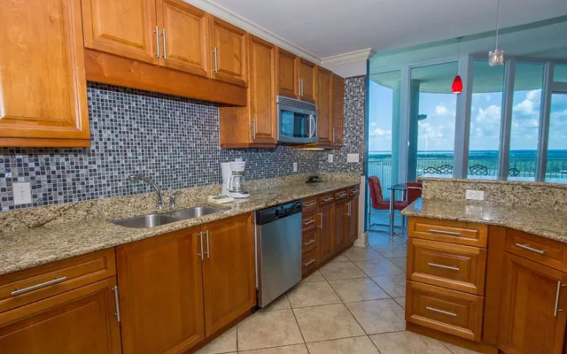Bel Sole Penthouse 1801 - 4 Br condo