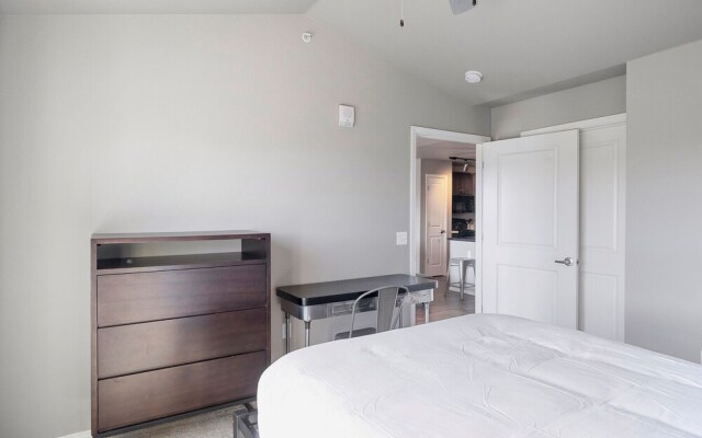 The Luxe Suites at University of Arkansas