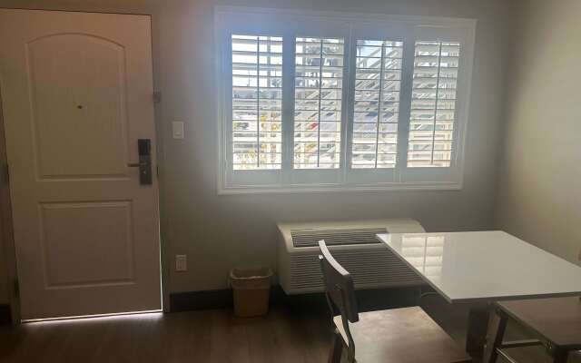 Super 8 by Wyndham Oceanside Downtown