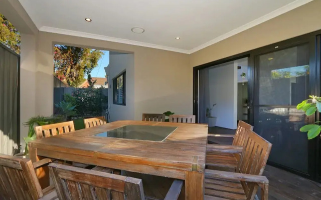 Luxury 4-bedroom House - Mount Lawley