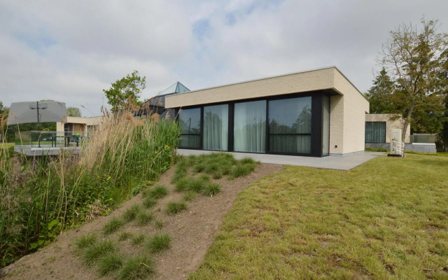 Swanky Villa in Gijzegem- Aalst with Terrace - фото 4