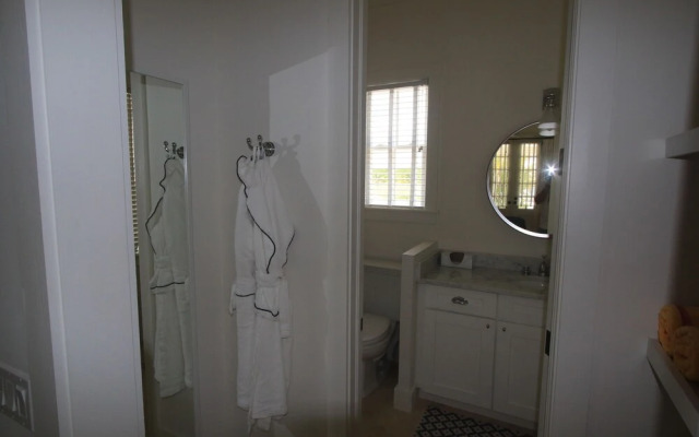 The Sandpiper Inn & Cottages