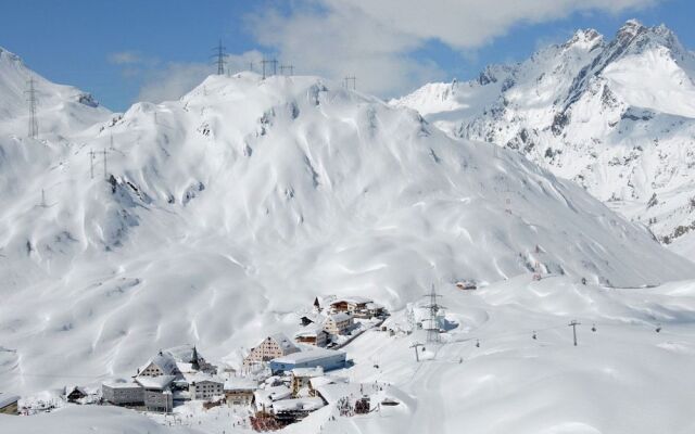 Spacious Apartment In Sankt Anton Am Arlberg With Balcony