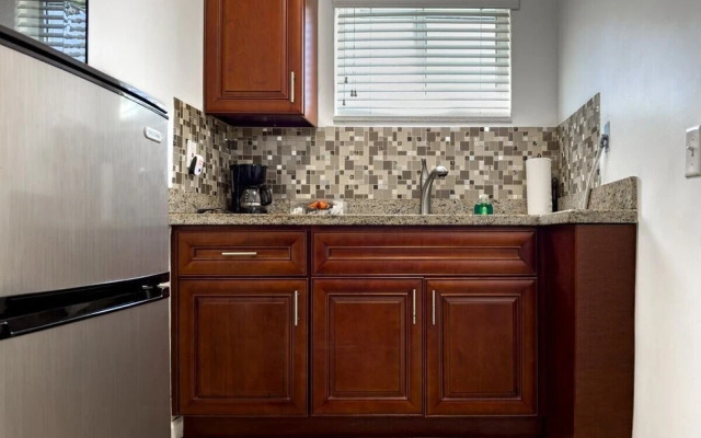 Coastal Studio by Hollywood Beach Boardwalk