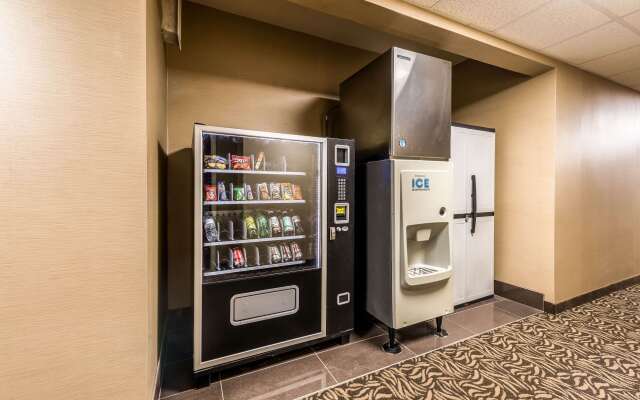 Comfort Inn & Suites Dayton Northwest - Englewood