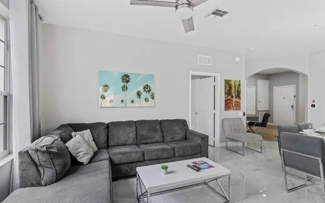 Vista Cay Swanky