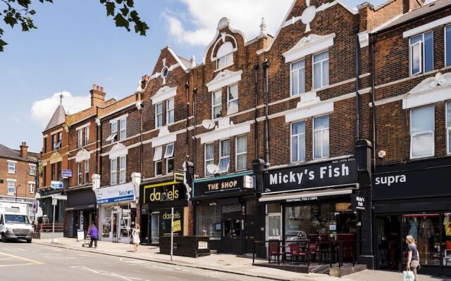 Modern Kensal Green Apartment