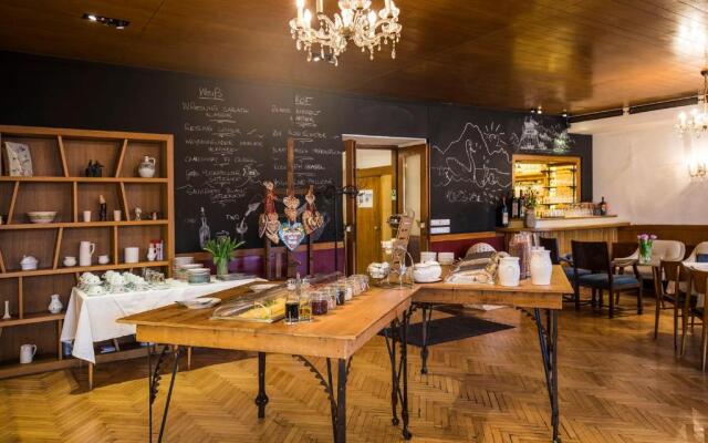 Keramikhotel Goldener Brunnen