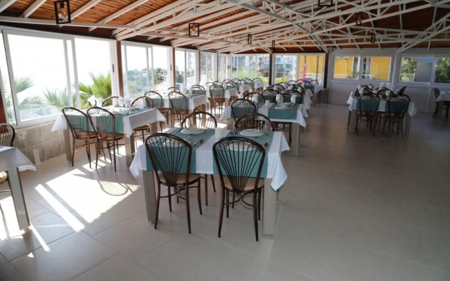 Hotel Room With Shared Pool Near Beach in Kusadasi