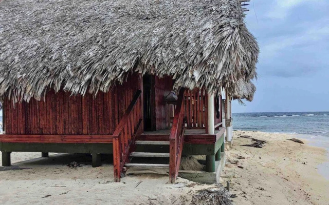 Cabins on paradise San Blas island