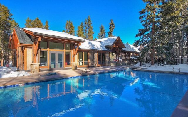 Mountainwood 301 2 Bedroom Condo by RedAwning