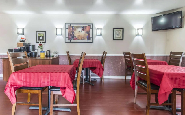 Econo Lodge Orillia