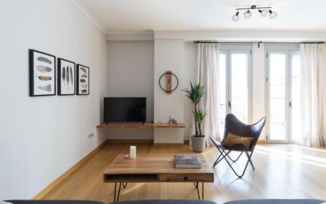 Stylish and Spacious 2BD - Thiseio by UPSTREET