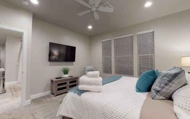Arroyo Casita 4 Bedroom Townhouse by RedAwning