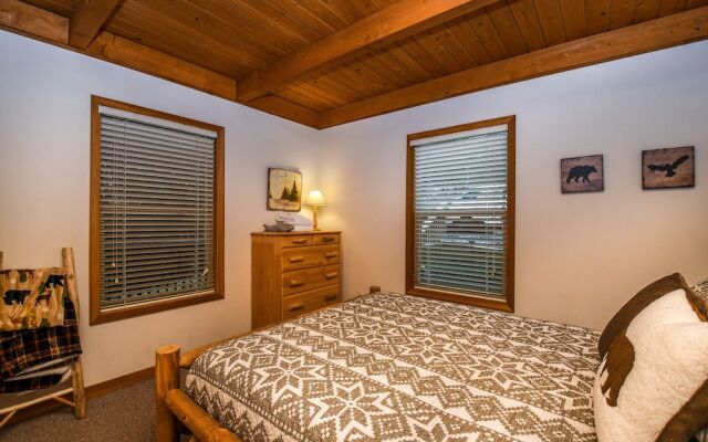 Bear Mountain Lodge 4 Bedroom House